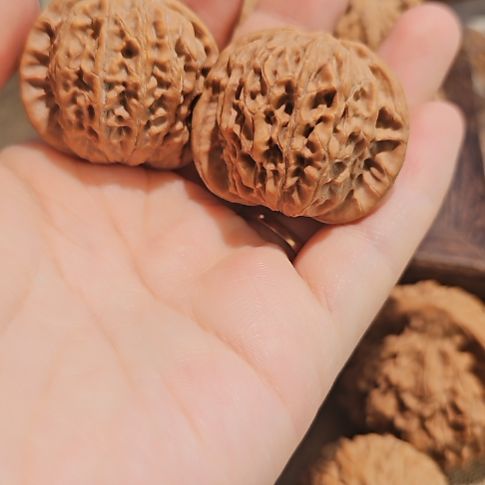 文玩核桃吊坠36血麒麟