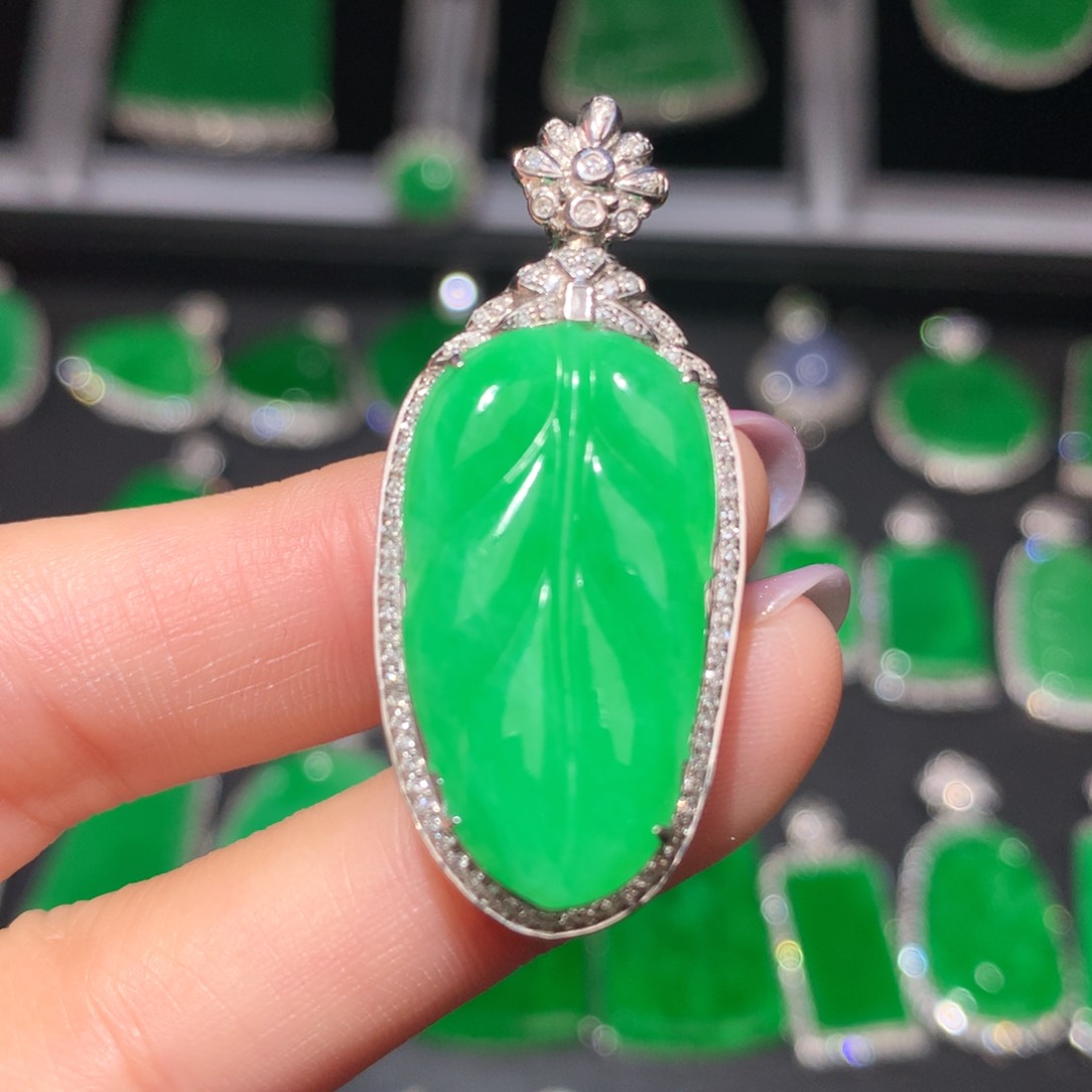 翡翠颈饰18K金镶嵌翡翠