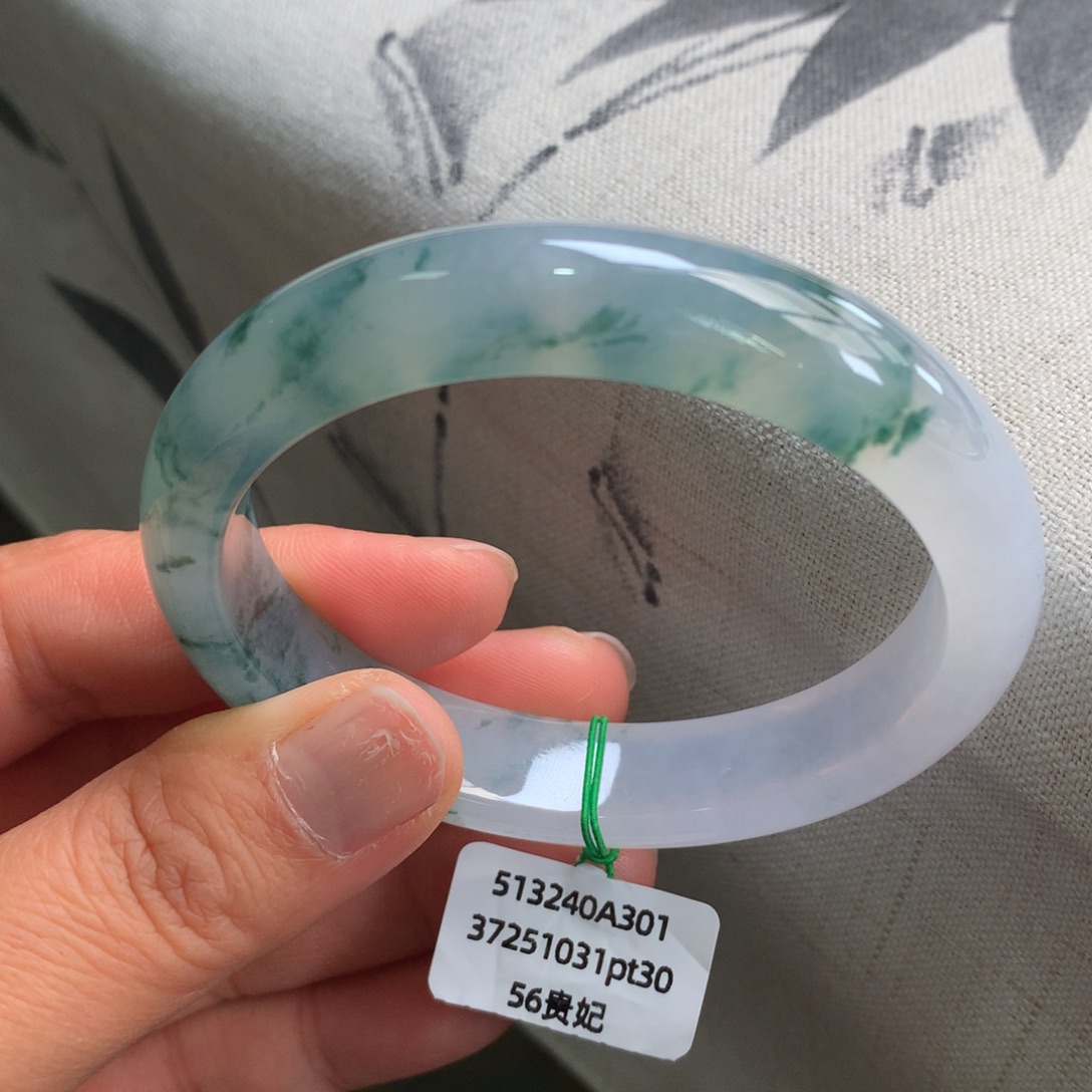 翡翠未镶嵌手镯冰胶飘花无纹裂【强推】