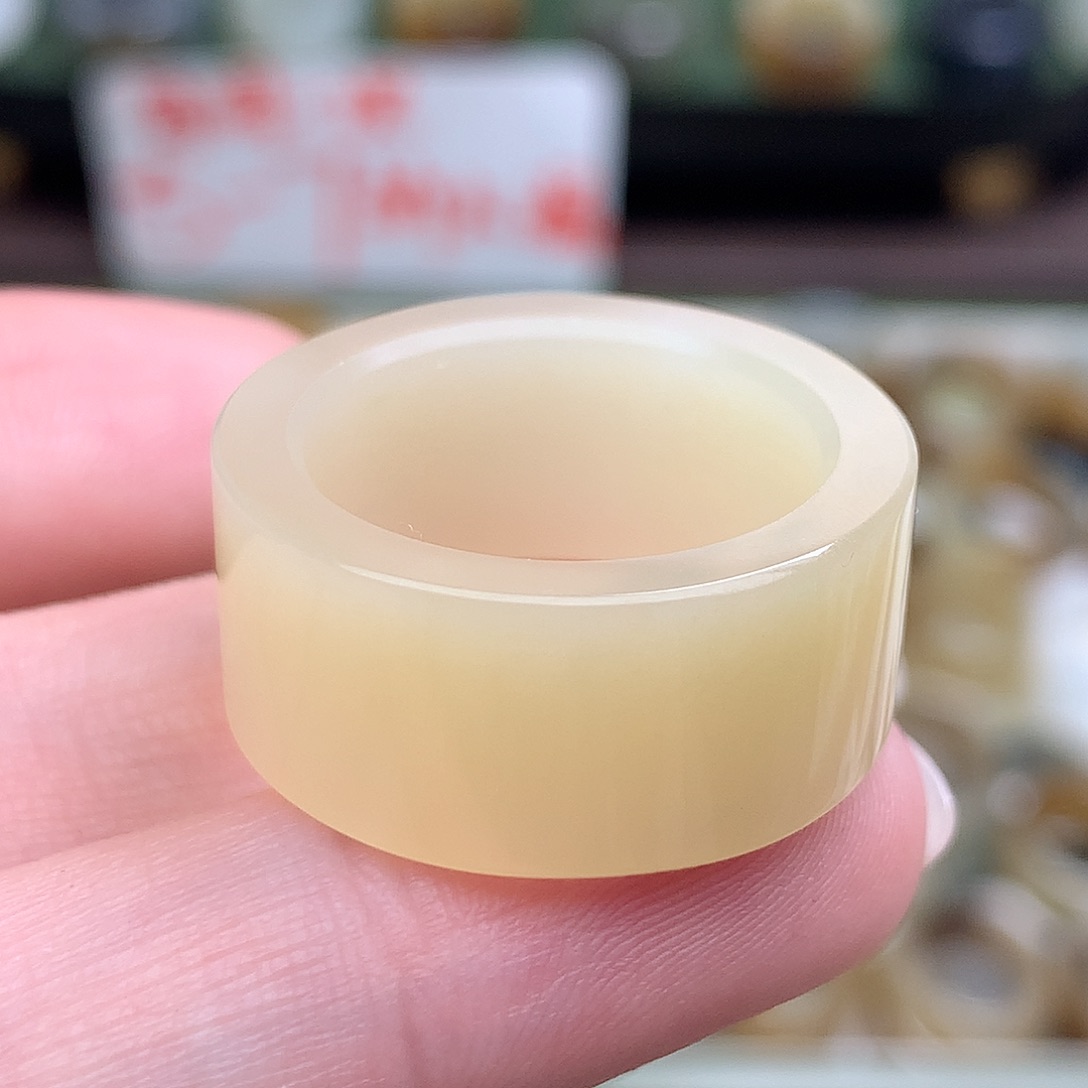 未镶嵌戒指和田玉