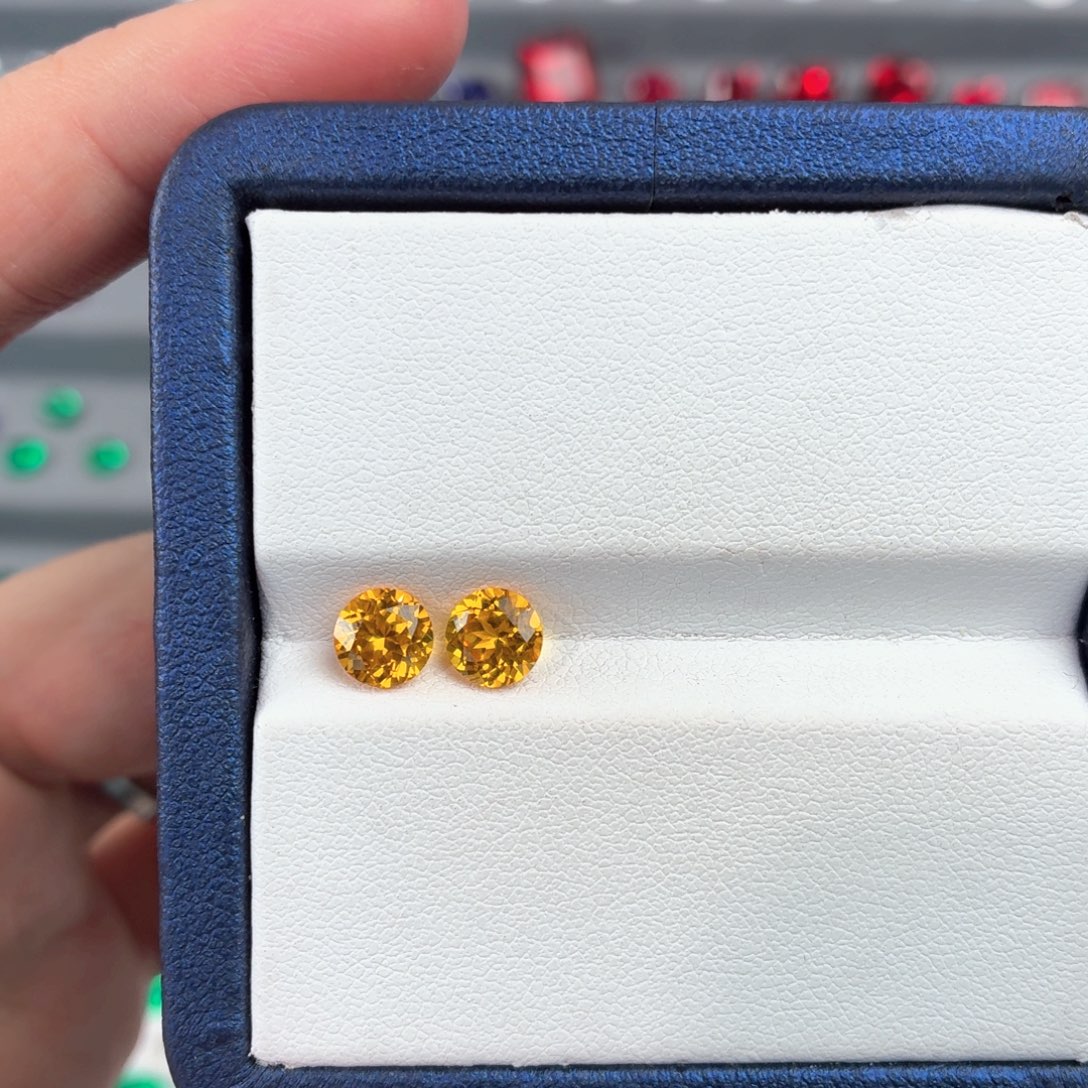 包***子合成（培育）蓝宝石裸石2.35ct