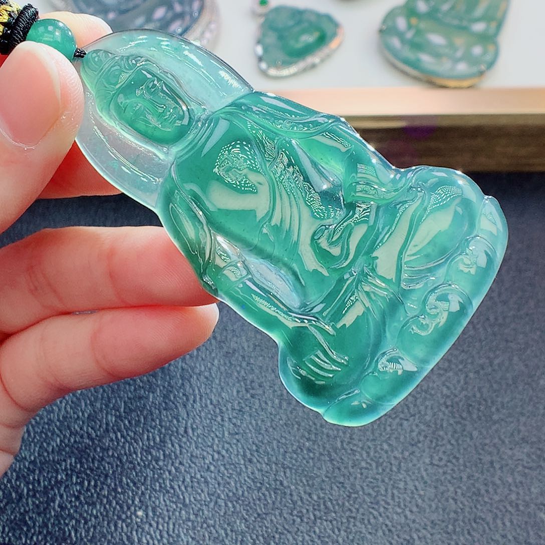 翡翠颈饰未镶嵌翡翠