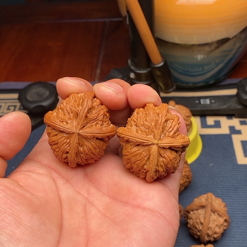 【闪购商品】文玩核桃把件精品42白狮子四棱