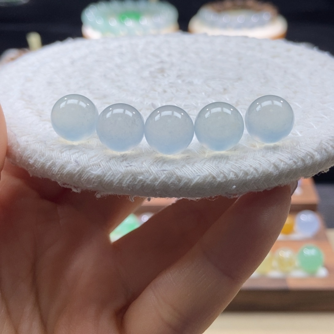 翡翠颈饰未镶嵌多样性发其一