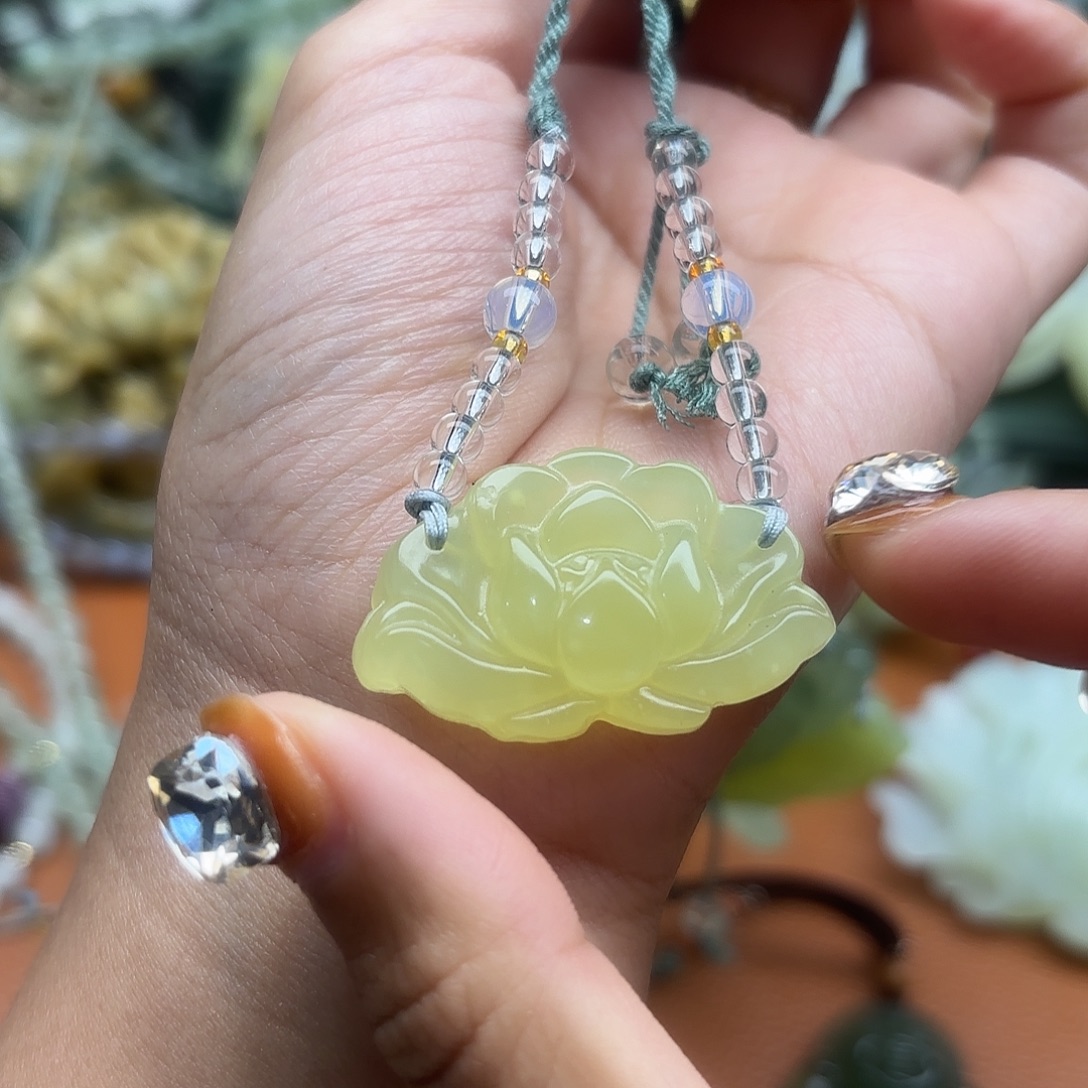 蛇纹石玉未镶嵌吊坠