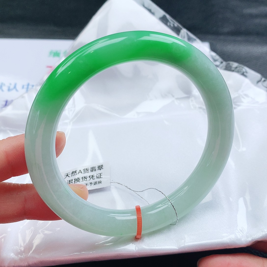 翡翠手镯未镶嵌天然翡翠手镯