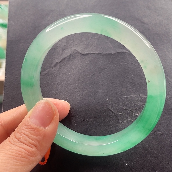 未镶嵌手镯石英质玉