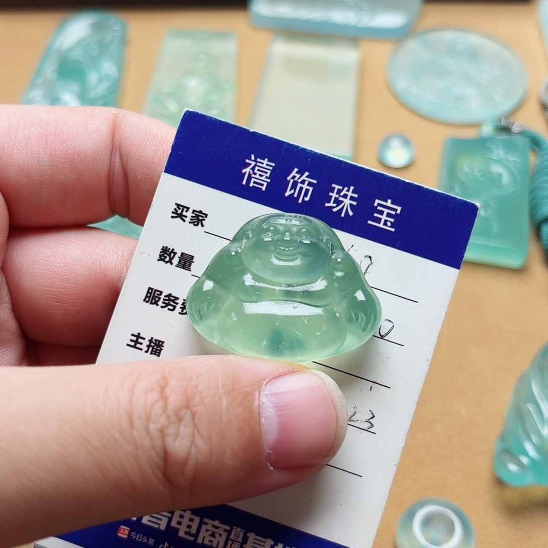 蛇纹石玉颈饰合金