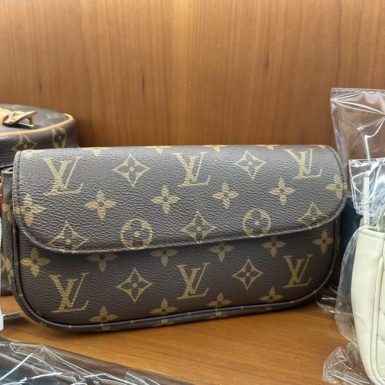 95新 LouisVuitton/路易威登 lv ivy  mg  /二奢包包