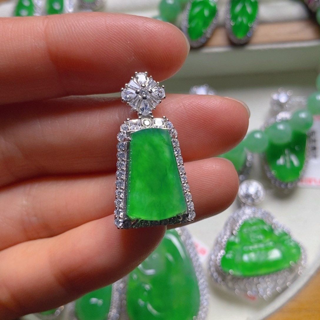 翡翠颈饰银S925镶嵌无事吊坠