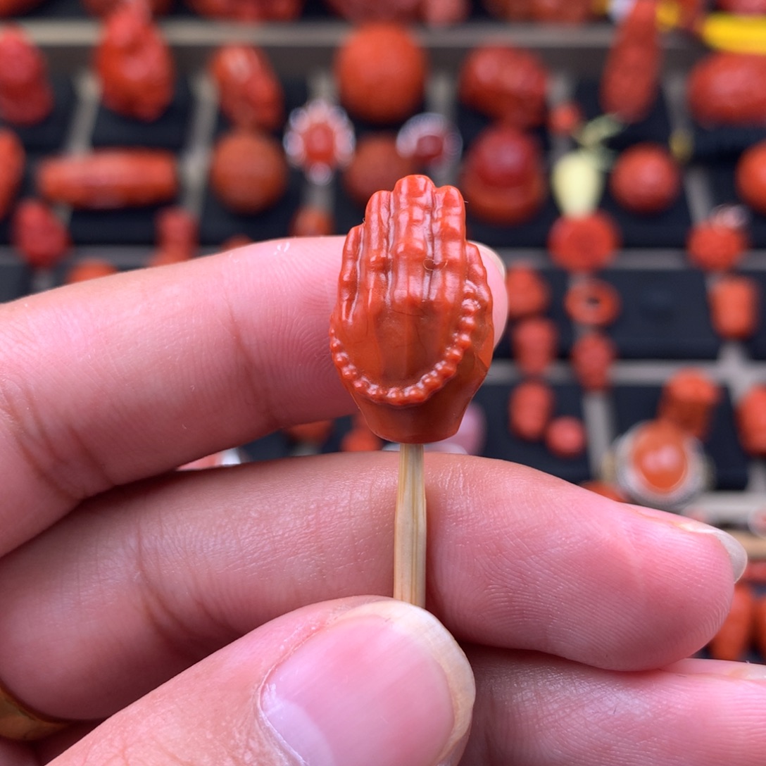 南红玛瑙未镶嵌佛手12+
