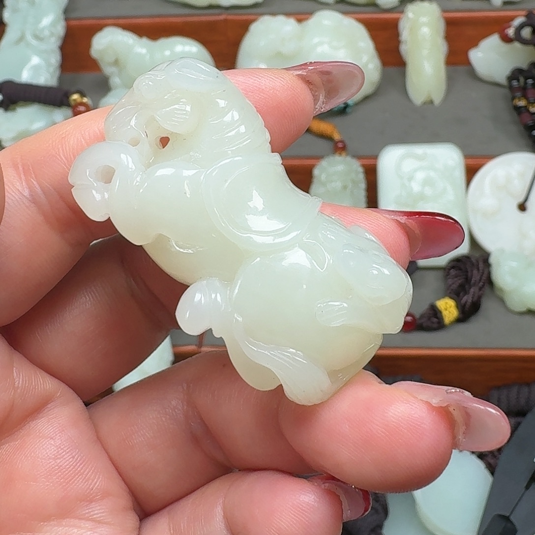 王***栋和田玉未镶嵌挂件