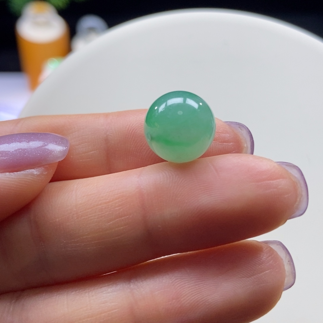 翡翠颈饰未镶嵌冰飘豆阳绿12.3mm