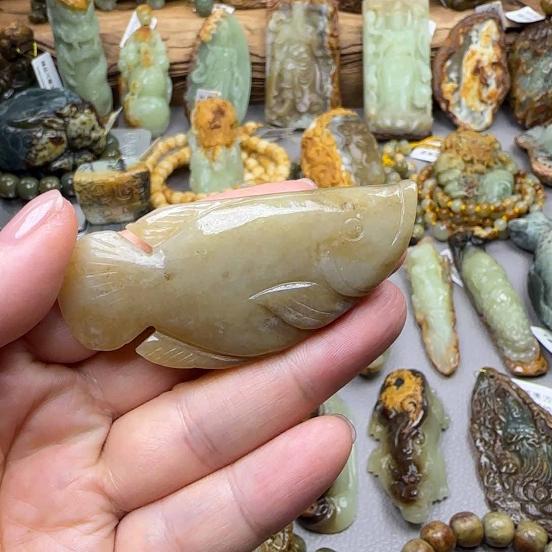 岫岩老玉（透闪石质玉）未镶嵌珠宝奇石