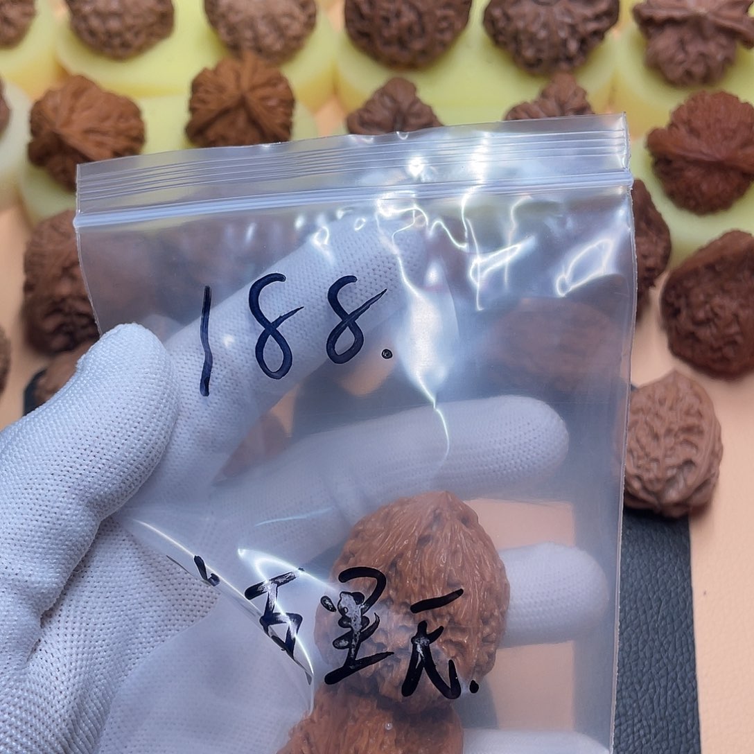 达***氏文玩核桃吊坠南疆
