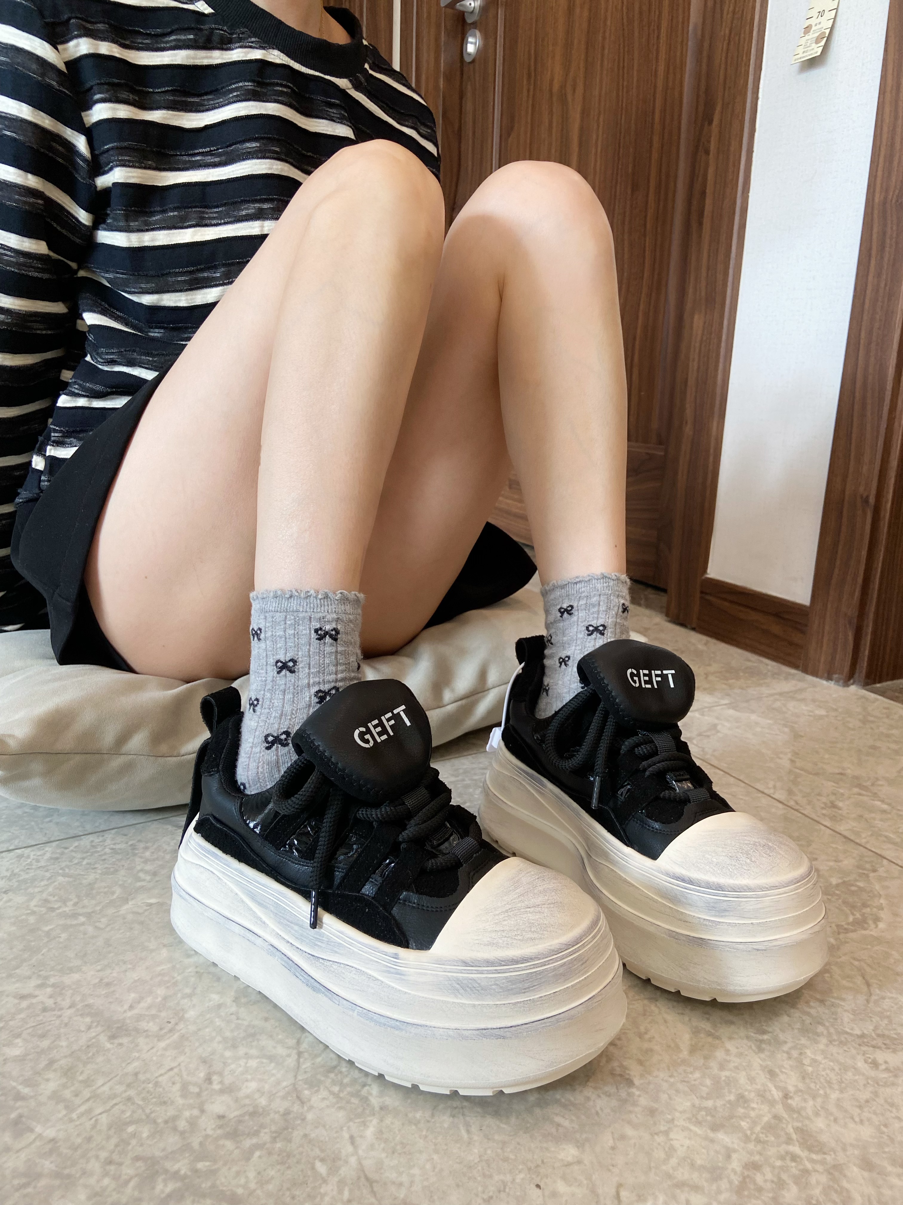 7cm真皮厚底圆头休闲运动板鞋女2025秋冬新款面包鞋潮脏脏鞋