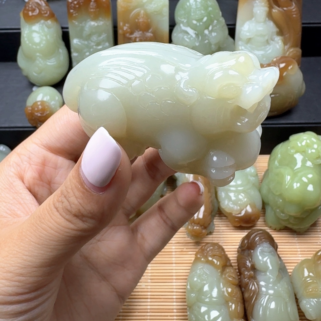 胖***伍和田玉未镶嵌把件