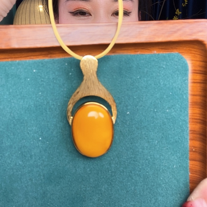 蜜蜡颈饰银S925镶嵌吊坠