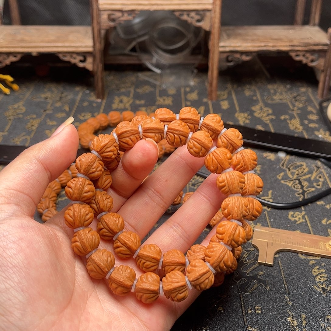 桃核吊坠小金豆手串