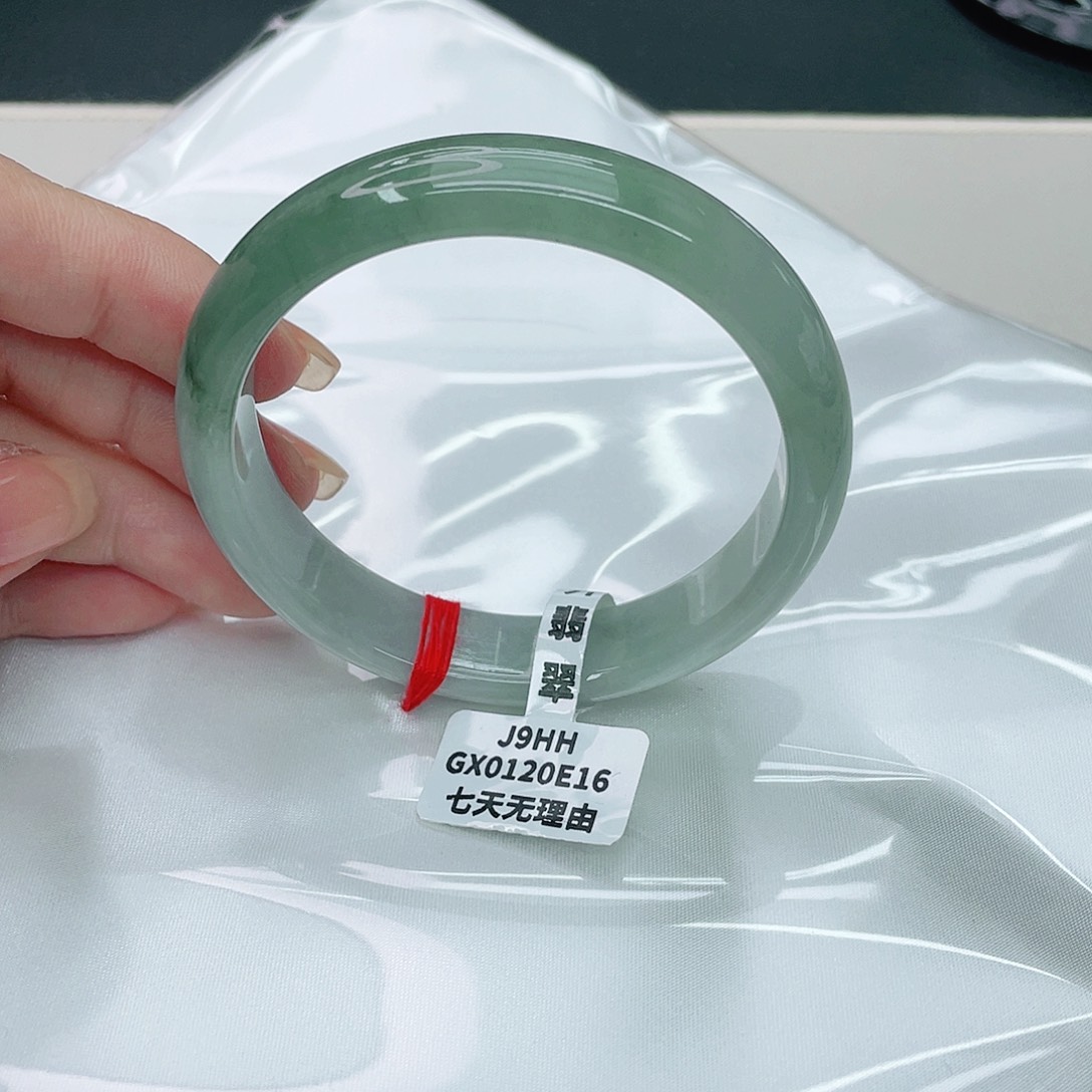 翡翠手镯未镶嵌正58