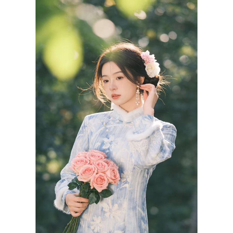 Z 1663 【蓝花颜】 蓝色 花边美玲襟 缠结扣 旗袍