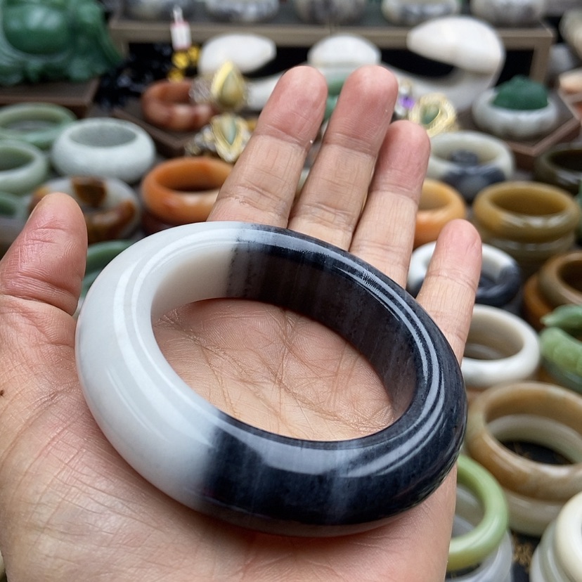 【闪购商品】石英质玉手镯52未镶嵌E**a