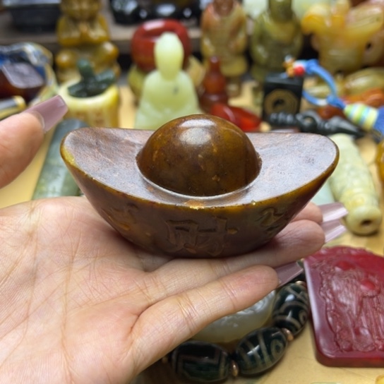 蛇纹石玉未镶嵌颈饰