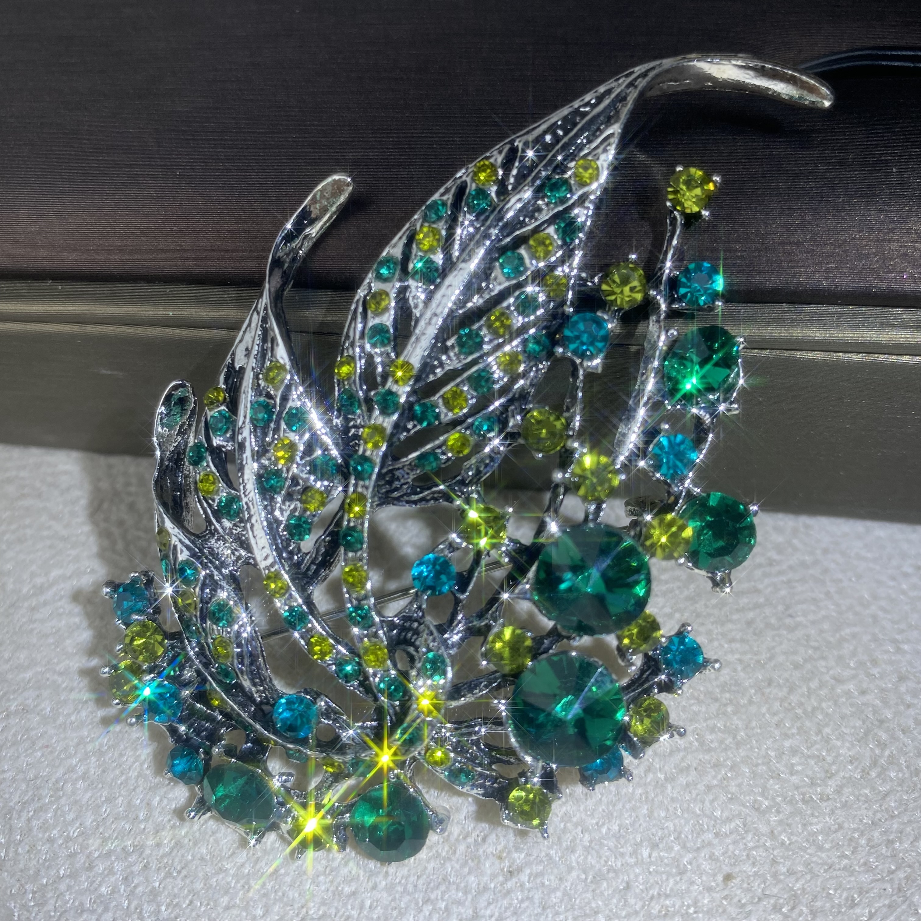 7447【胸针】轻奢精品白金色女士胸针