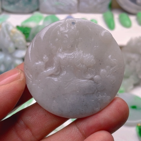 翡翠颈饰未镶嵌翡翠