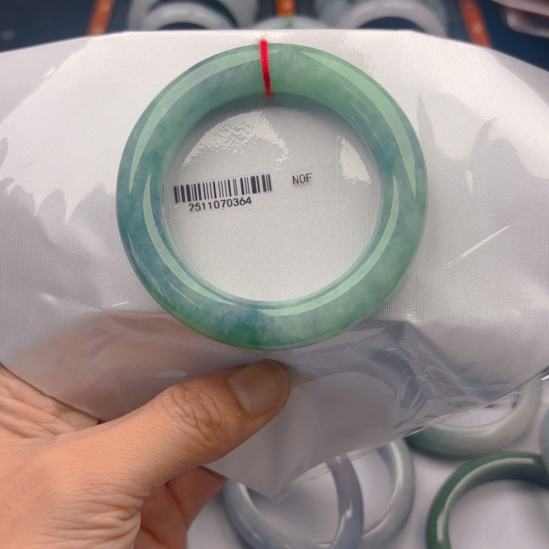 翡翠未镶嵌手镯5455x5. 54