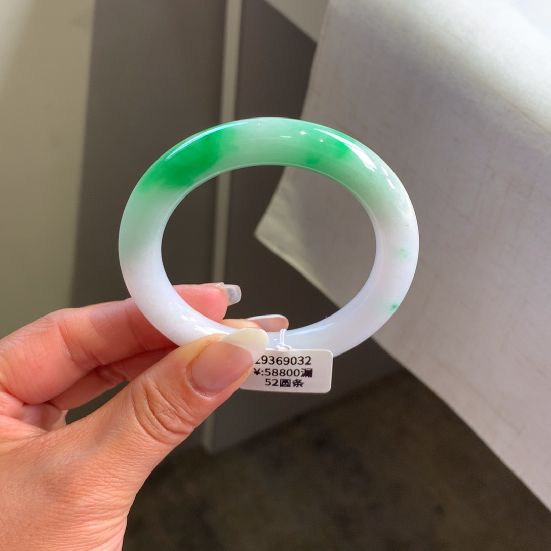 翡翠手镯未镶嵌糯化白底青52圆条