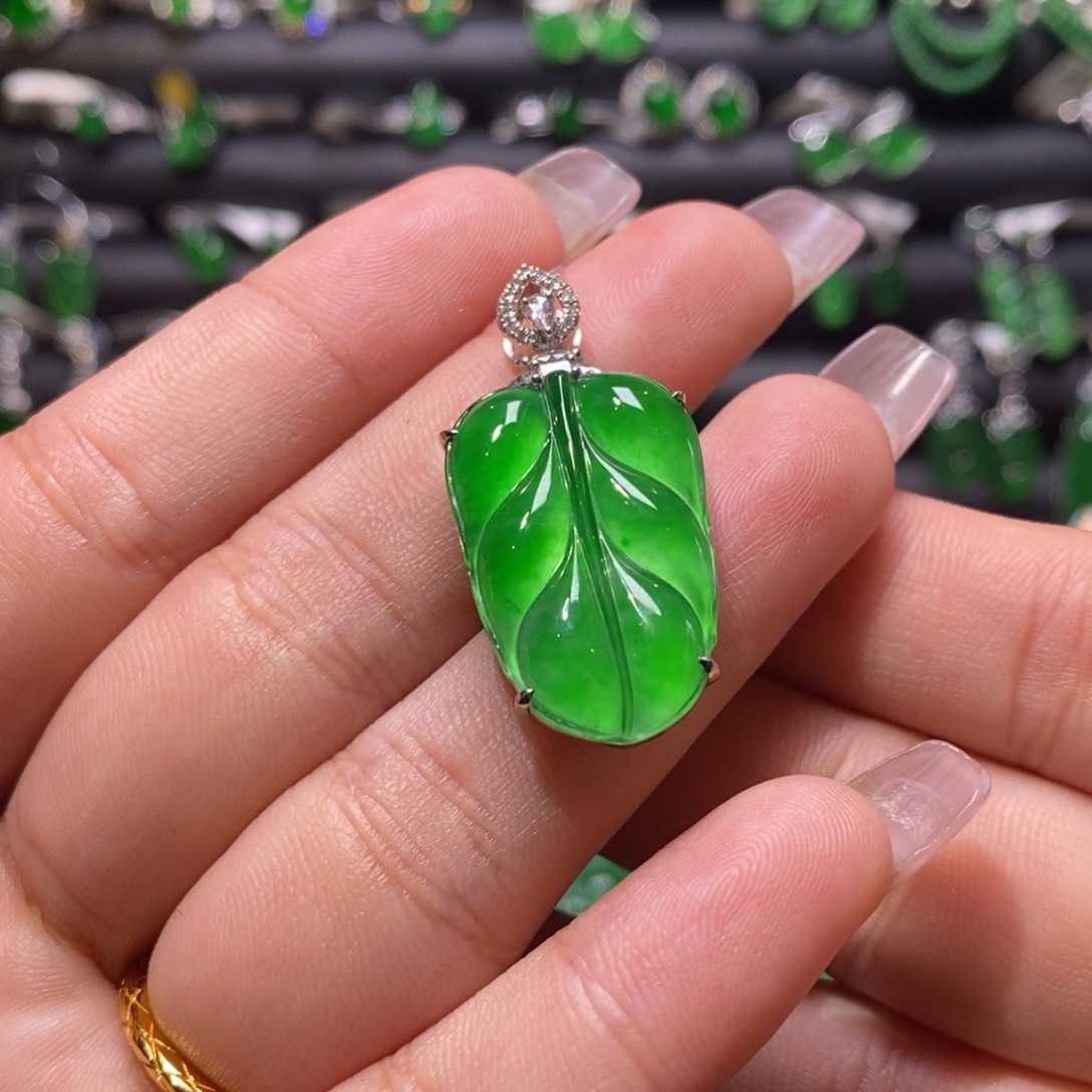 翡翠颈饰18K金镶嵌天然翡翠