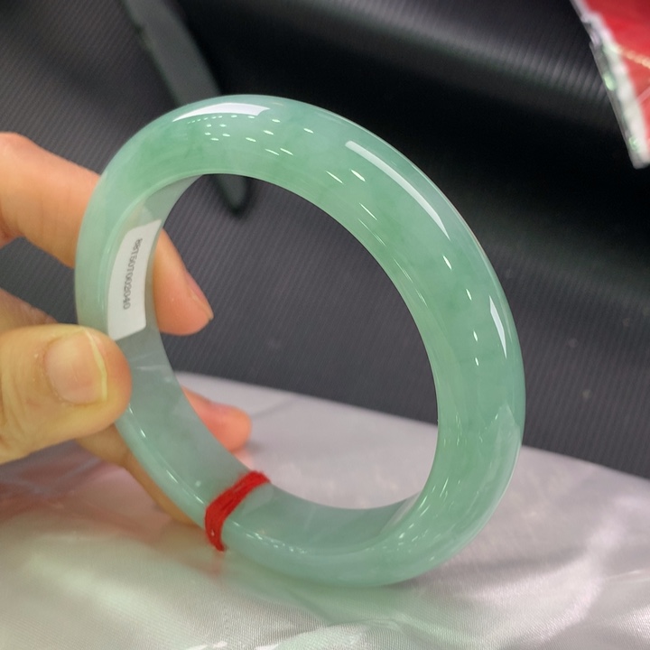 翡翠未镶嵌手镯正圈57