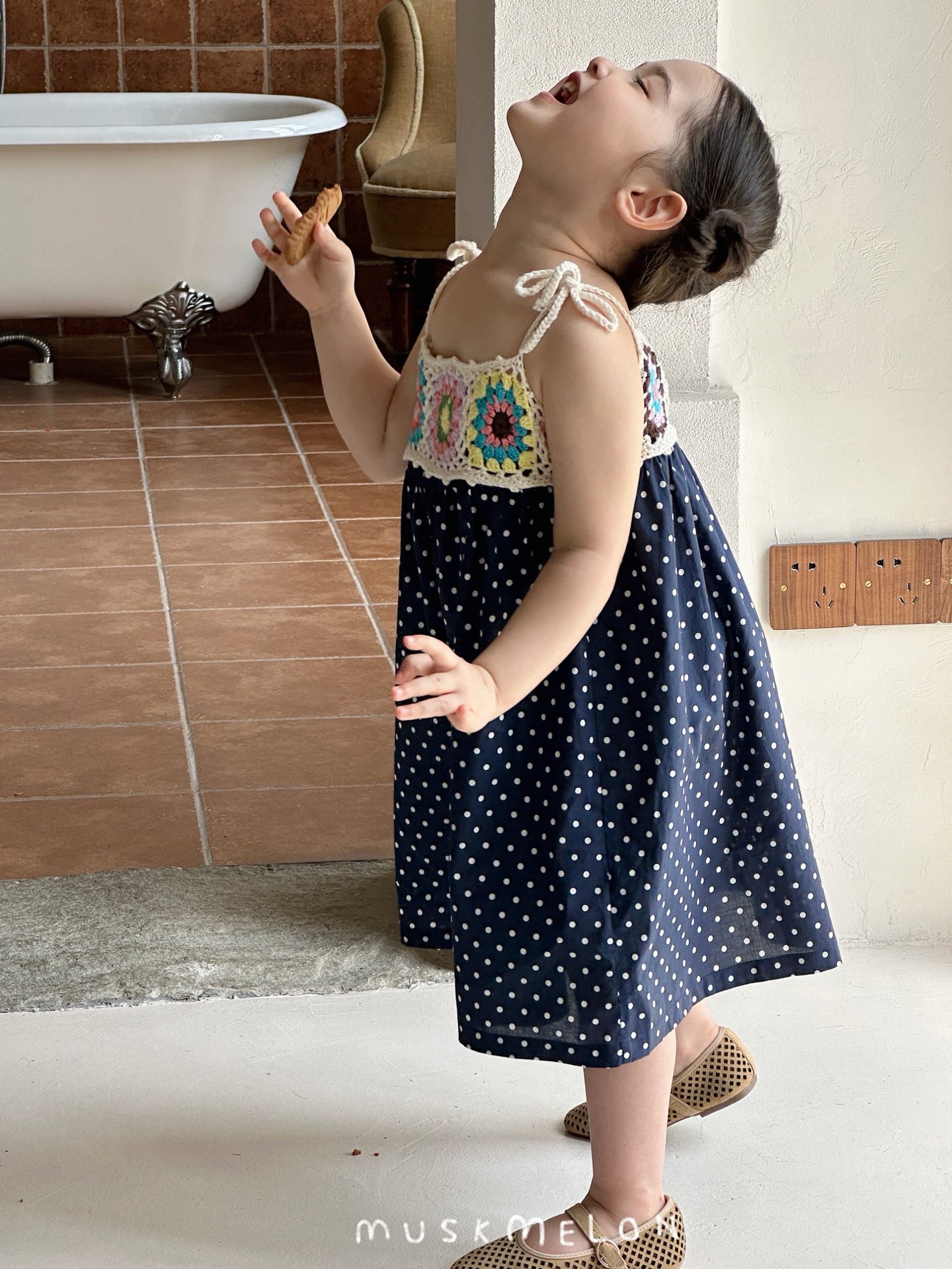 沙滩风吊带连衣裙