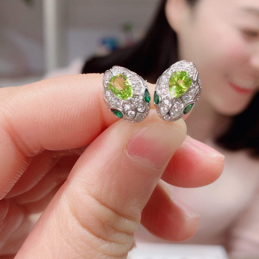 橄榄石耳饰银S925镶嵌
