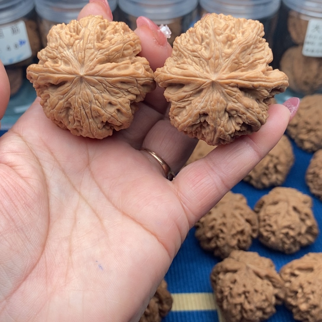 牛***马文玩核桃把件粗筋46