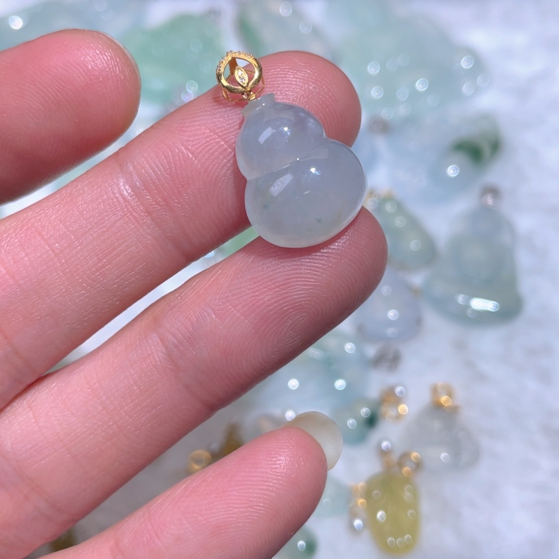 翡翠18K金镶嵌颈饰翡翠