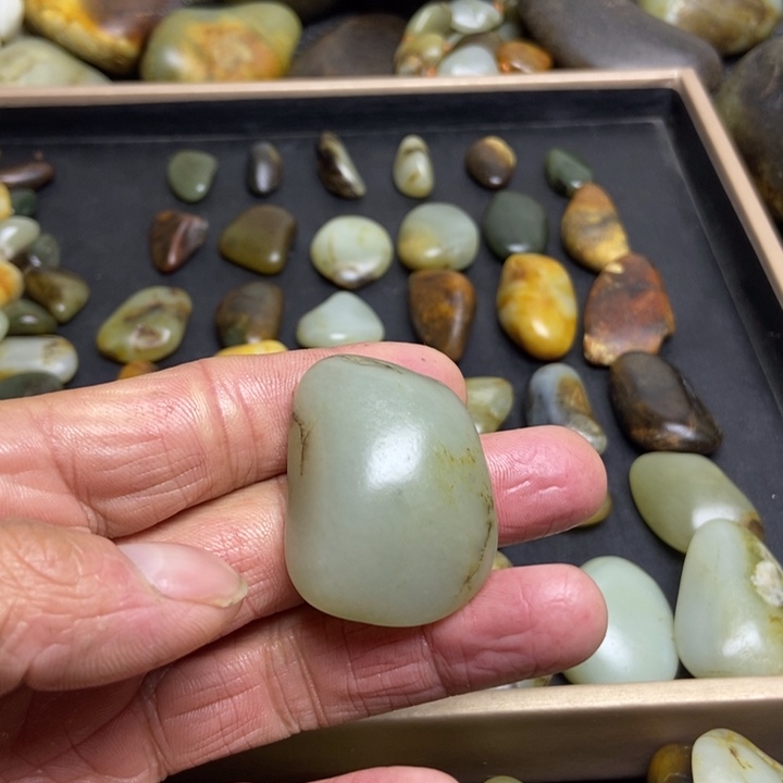 麻***石和田玉（糖玉）未镶嵌珠宝奇石