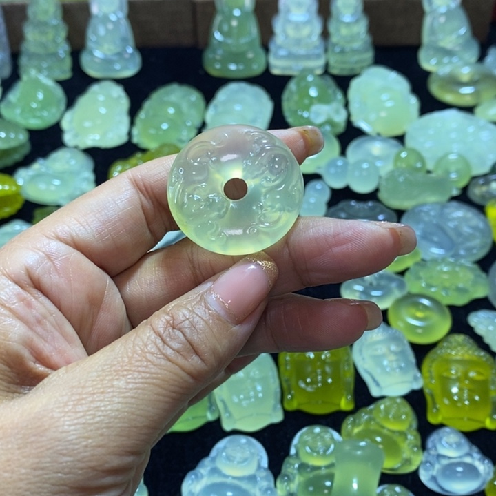 星****蛇纹石玉未镶嵌颈饰