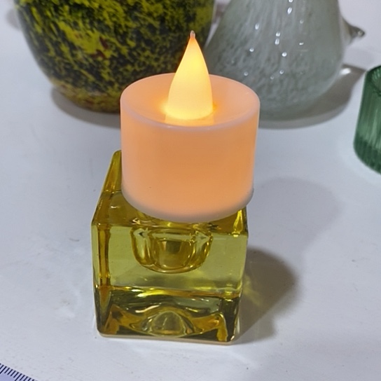 琉璃烛台高5厘米宽5厘米花瓶