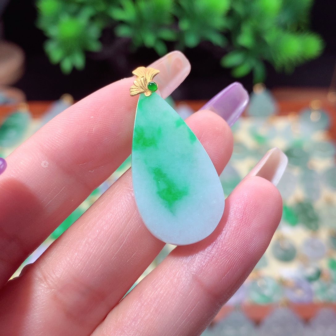 翡翠吊坠(不含链)18K金镶嵌