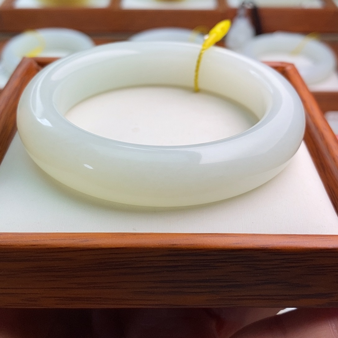 和田玉（白玉）未镶嵌手镯