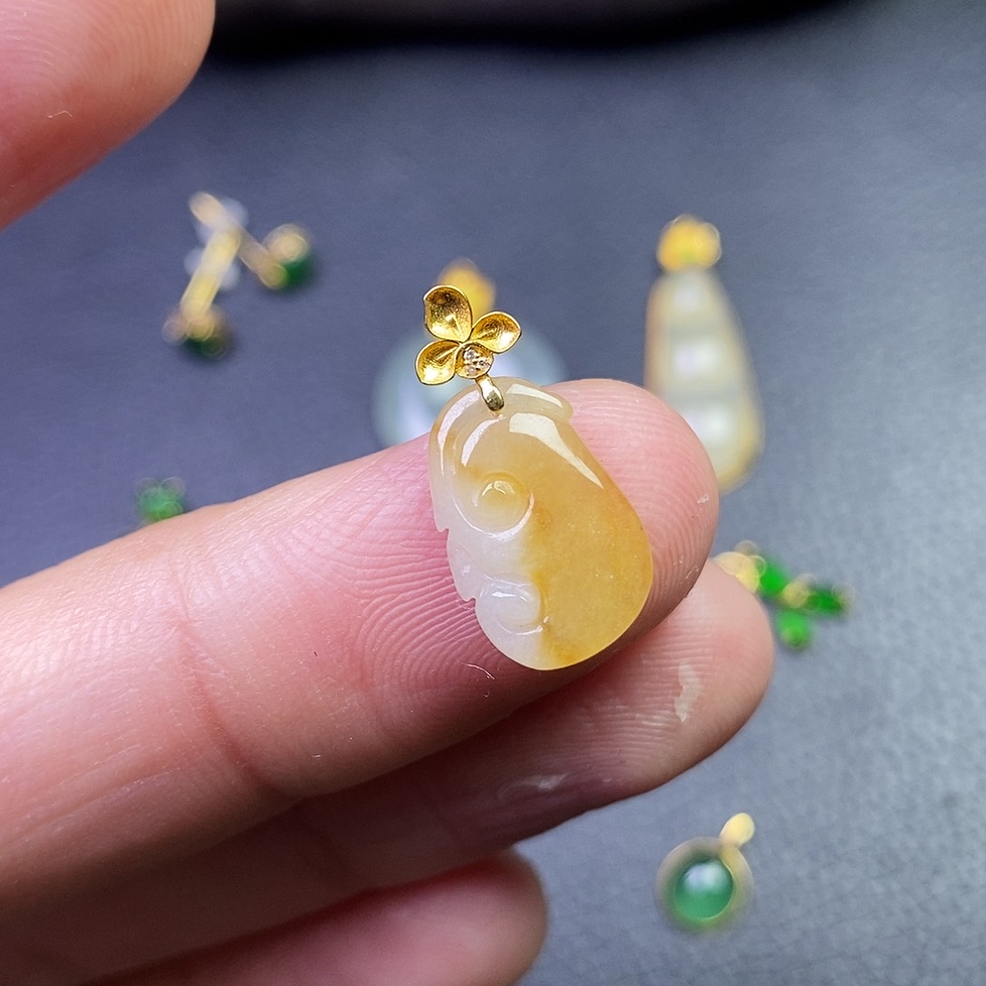 吊坠(不含链)18K金镶嵌翡翠