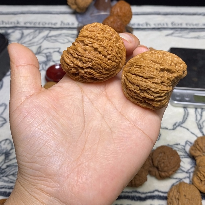 焦***脆文玩核桃吊坠天残窝头