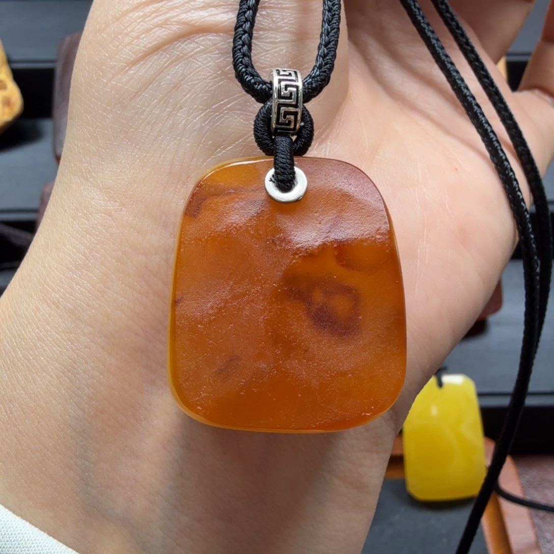 琥珀吊坠(赠链)未镶嵌