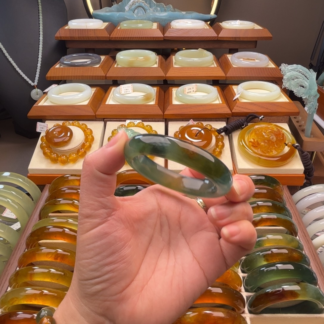 蛇纹石玉未镶嵌手镯54