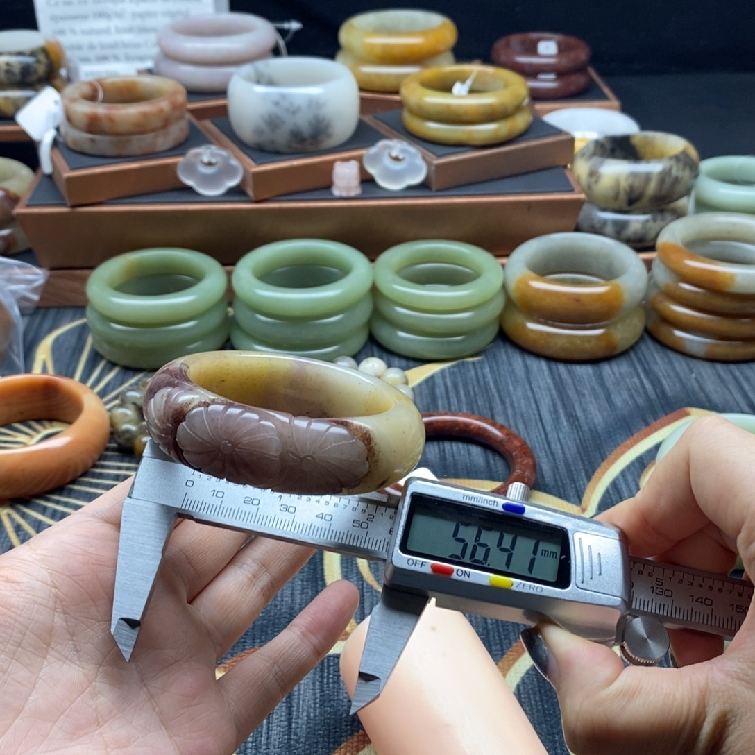 石英质玉未镶嵌手镯