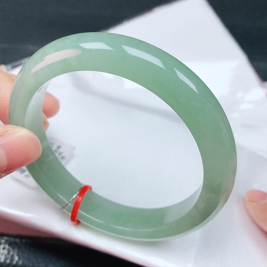 翡翠手镯未镶嵌 56+圈