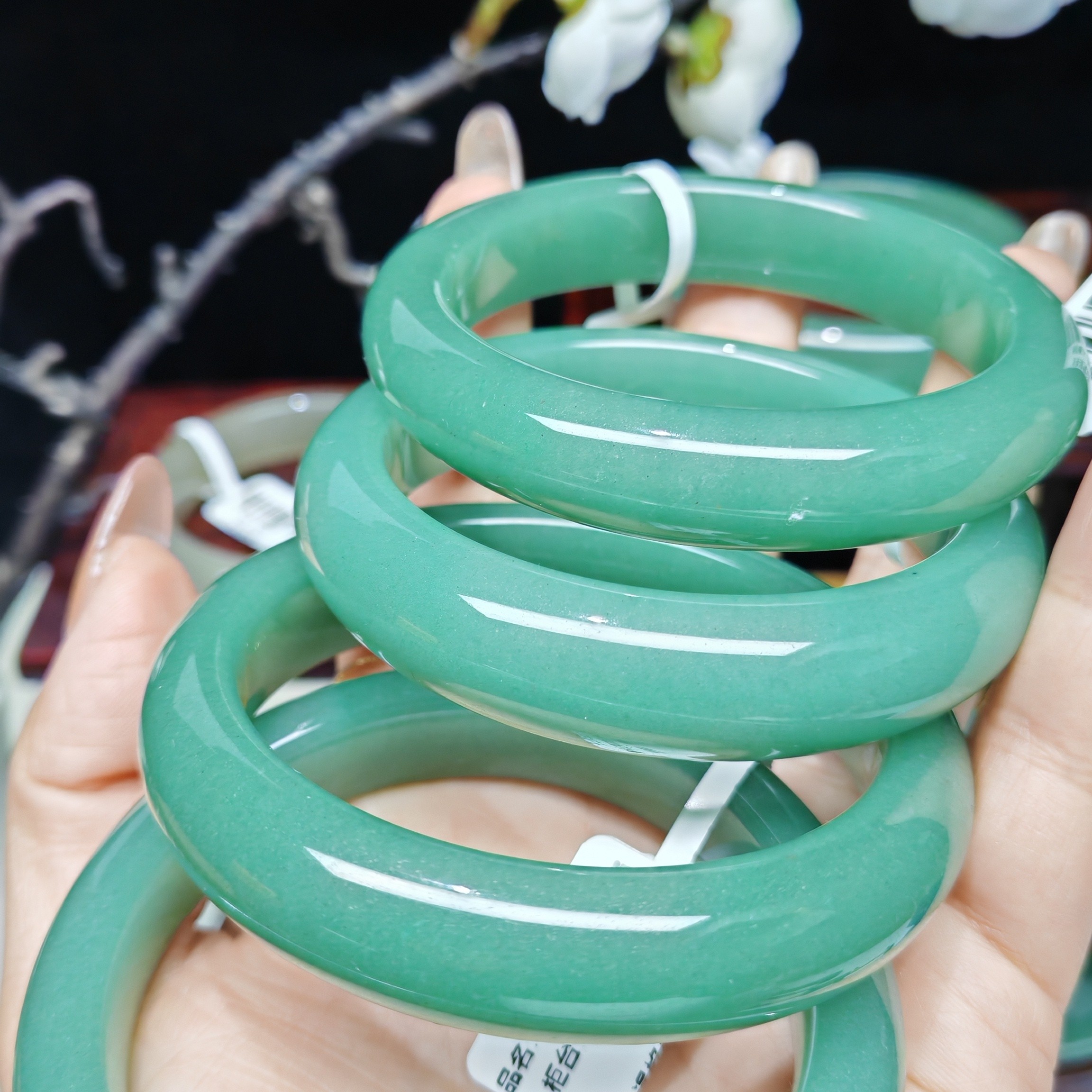 天然东陵玉菠菜绿正装女款圈口可选玉石送妈妈礼物多样性发货