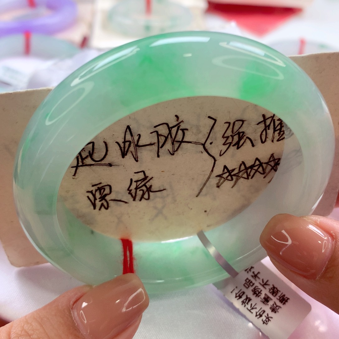 翡翠手镯未镶嵌Q师妹
